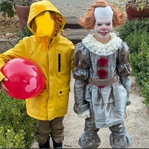 Child’s Pennywise costume